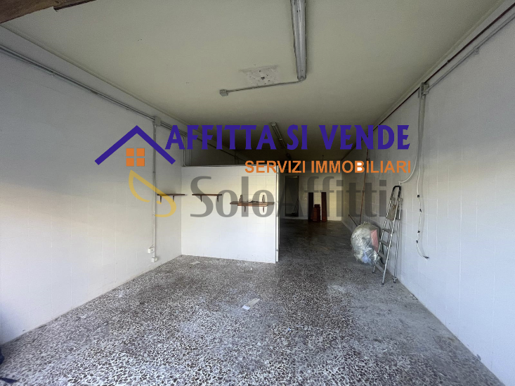 Locale commerciale da ristrutturare in via polonia, Siracusa