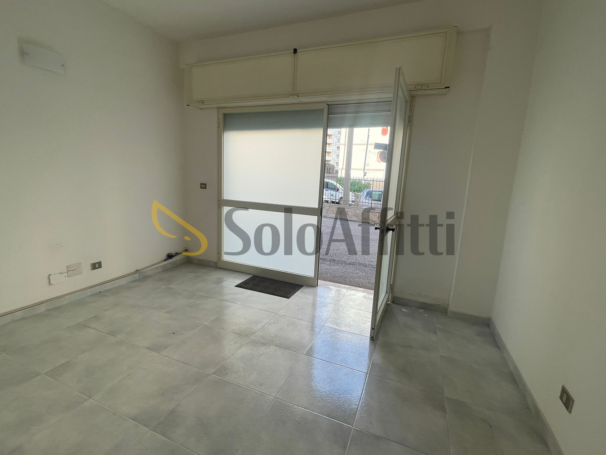 Locale commerciale in affitto in via di villa ortisi, Siracusa