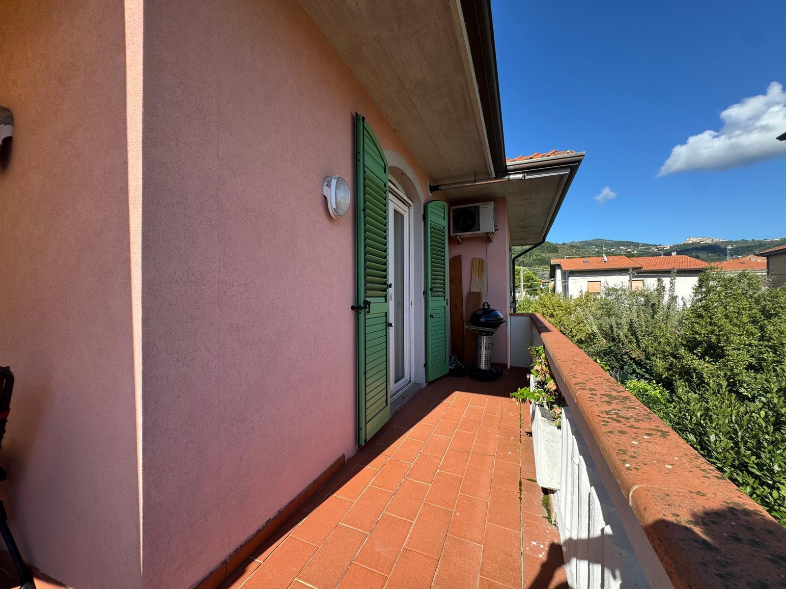 Casa indipendente con giardino a Santo Stefano di Magra