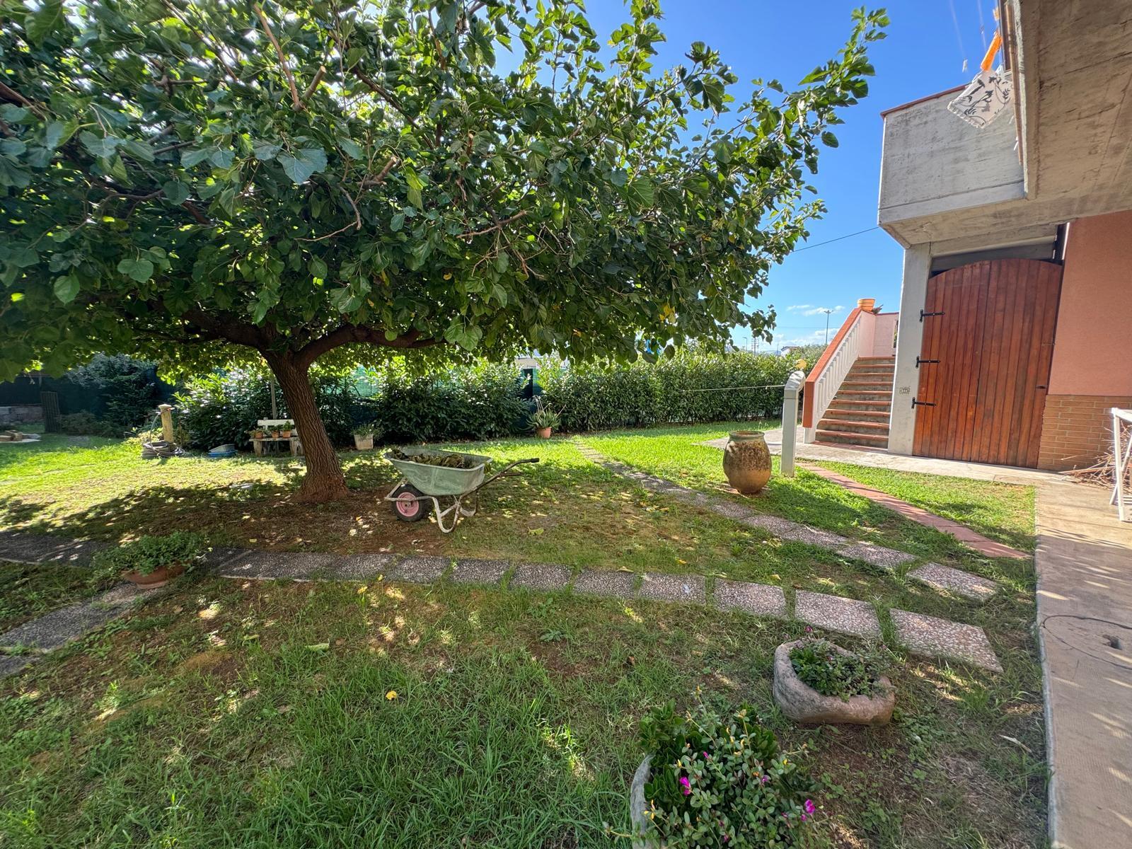 Casa indipendente con giardino a Santo Stefano di Magra