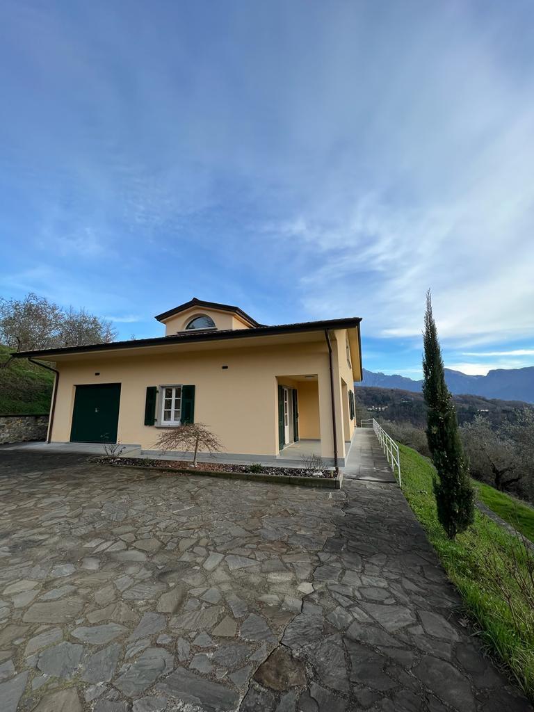 Villa con giardino a Fivizzano