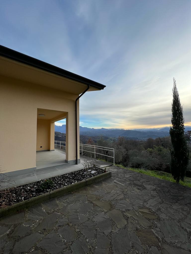Villa con giardino a Fivizzano