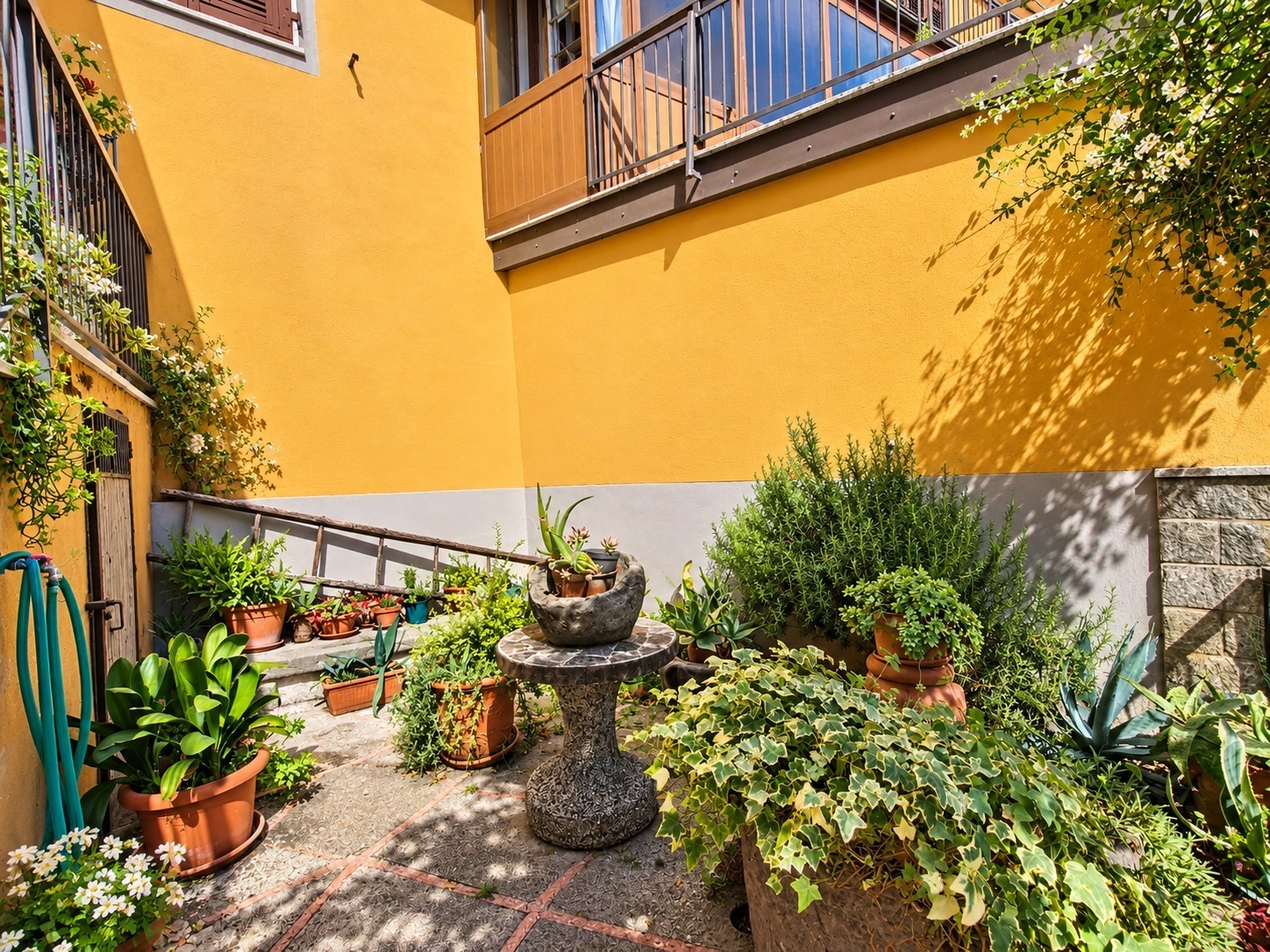 Casa indipendente con terrazzo a Aulla