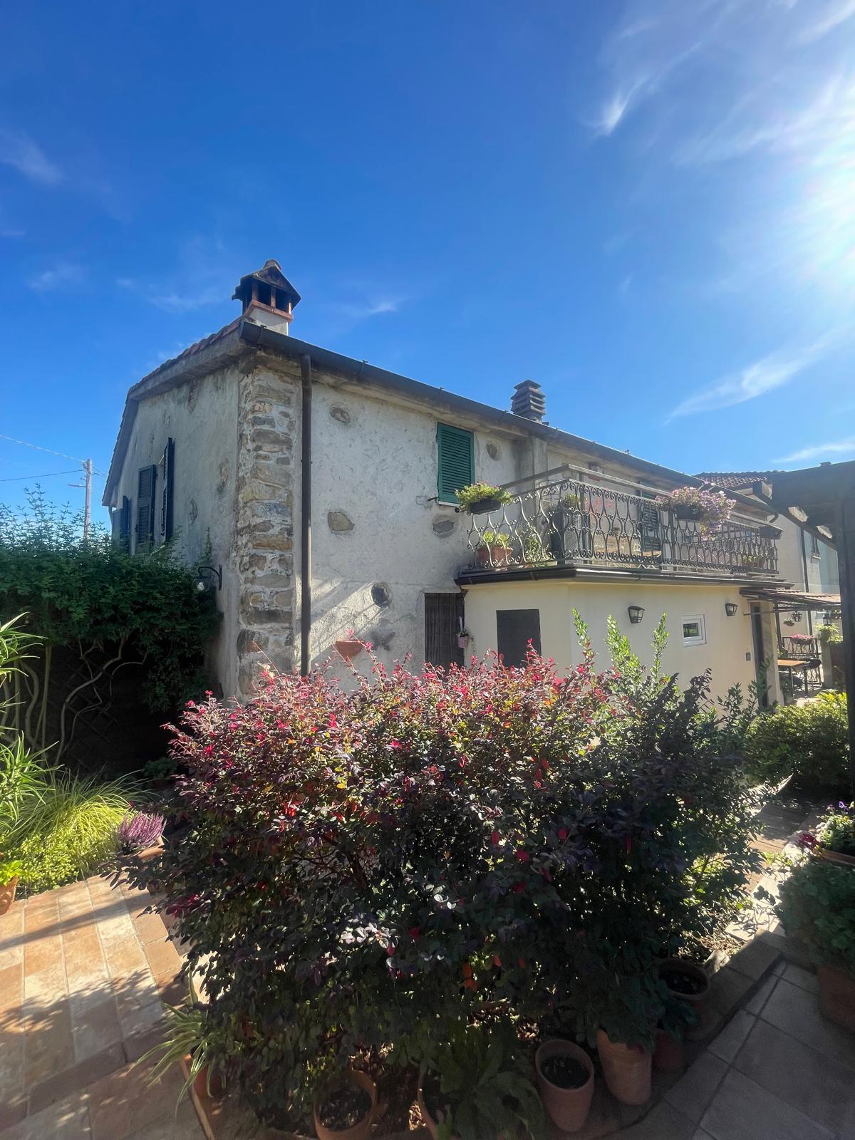 Casa indipendente con giardino a Castelnuovo Magra