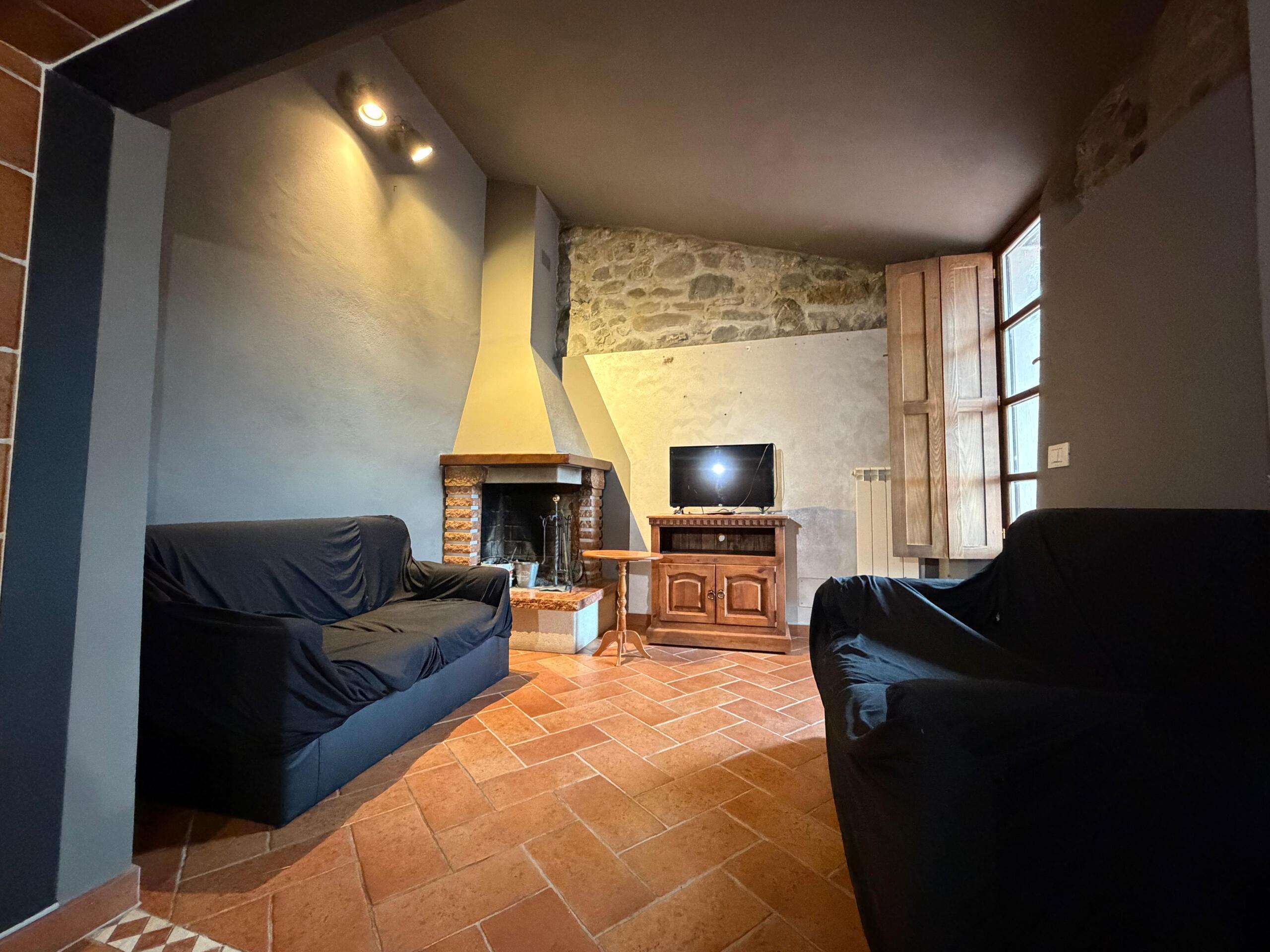 Casa indipendente con terrazzo a Aulla