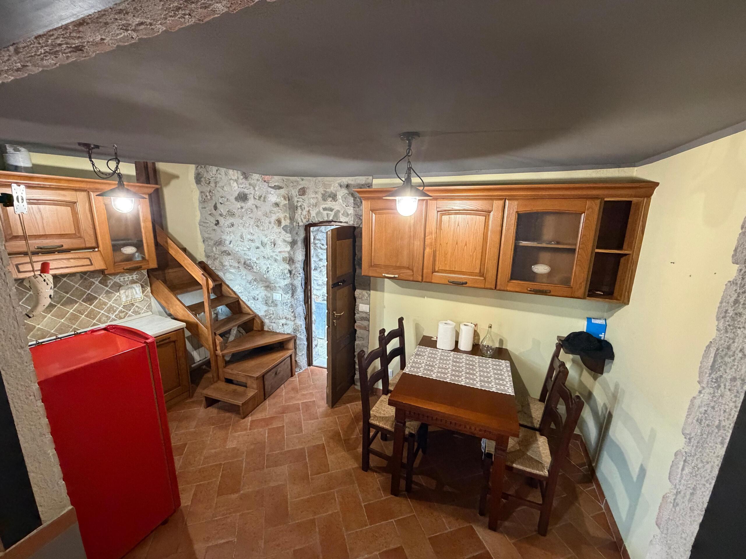 Casa indipendente con terrazzo a Aulla