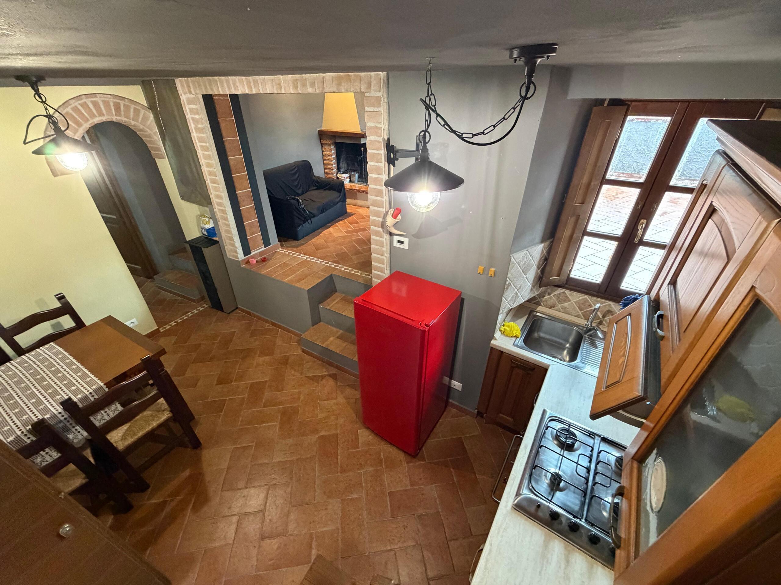 Casa indipendente con terrazzo a Aulla