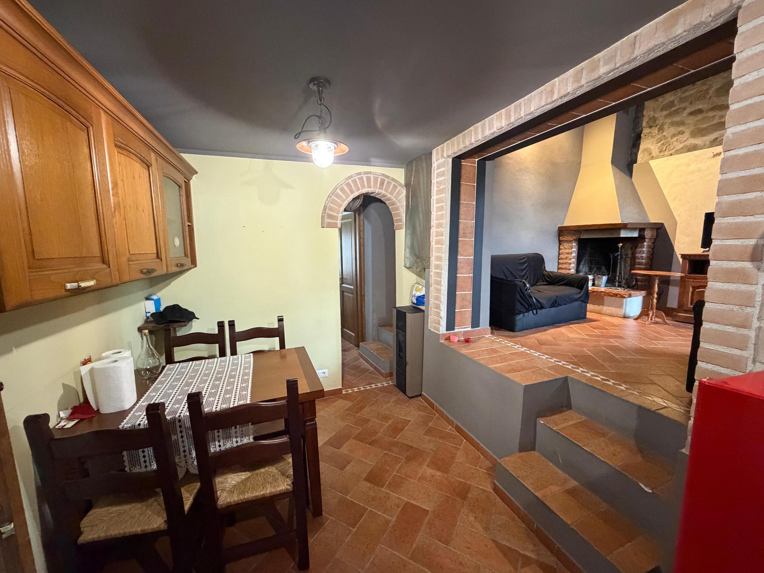 Casa indipendente con terrazzo a Aulla