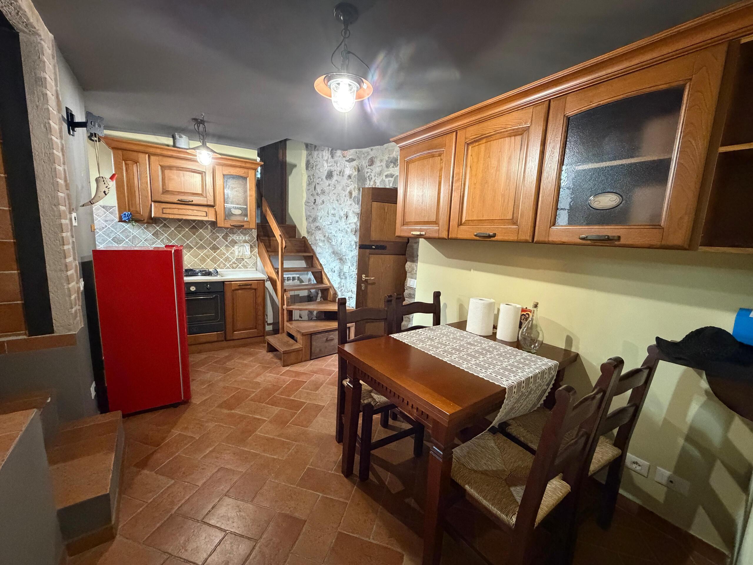 Casa indipendente con terrazzo a Aulla