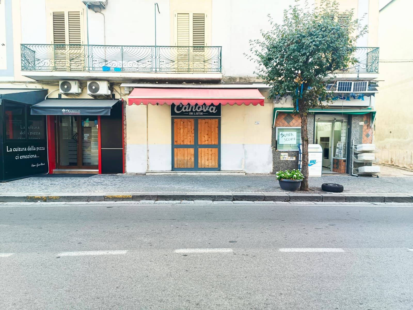 Locale commerciale in affitto a Pomigliano d'Arco