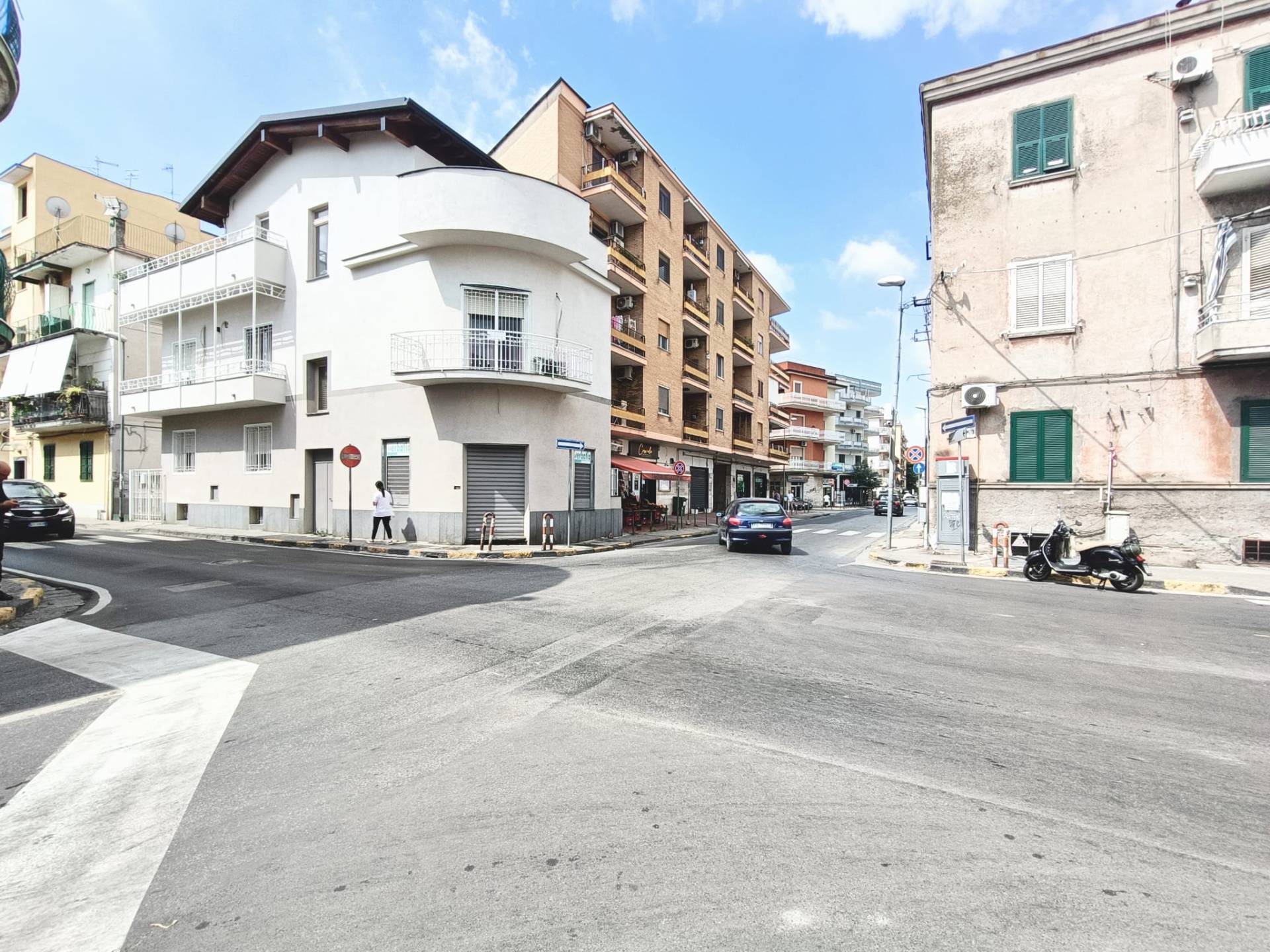 Locale commerciale in affitto a Pomigliano d'Arco