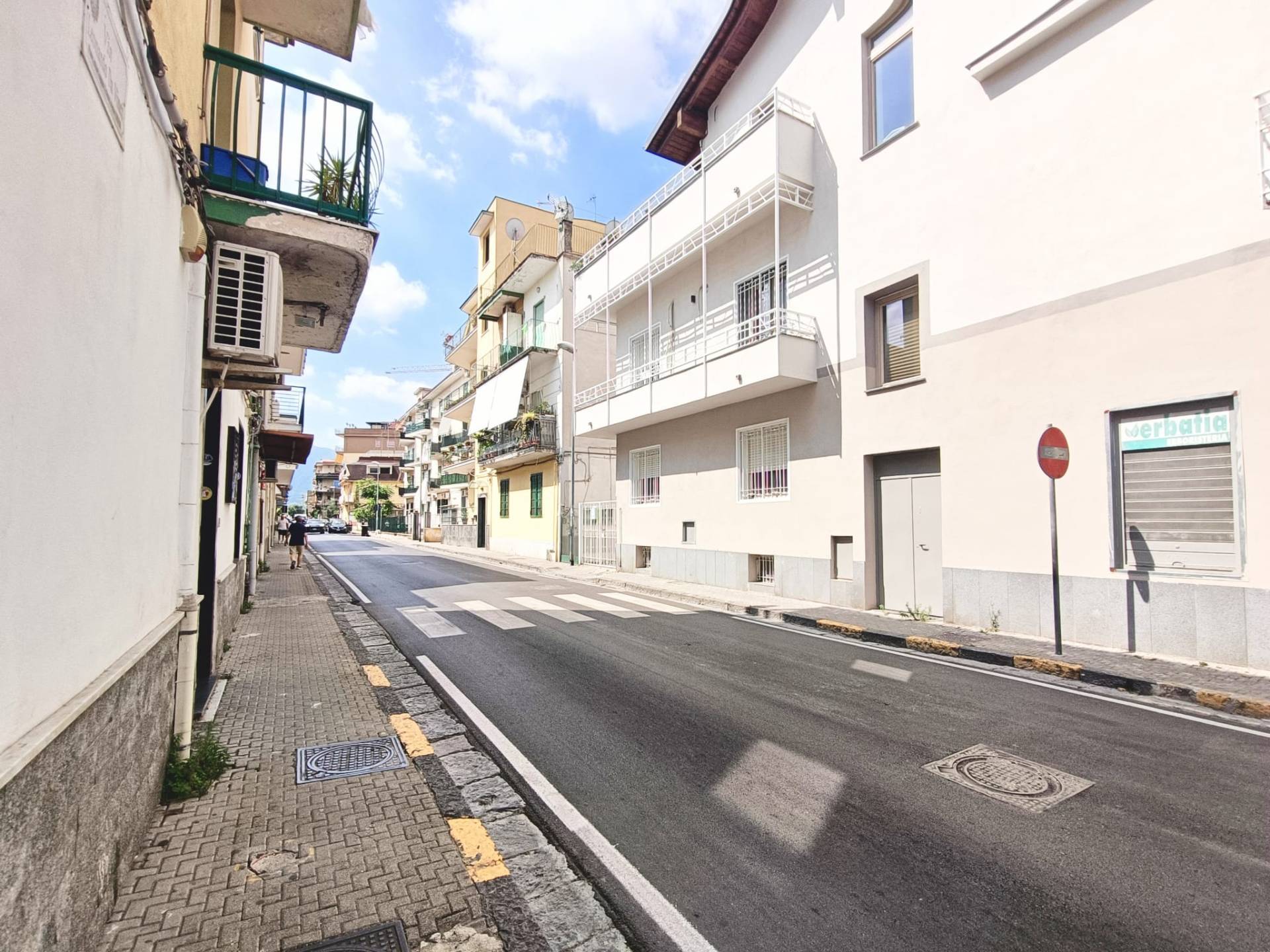 Locale commerciale in affitto a Pomigliano d'Arco