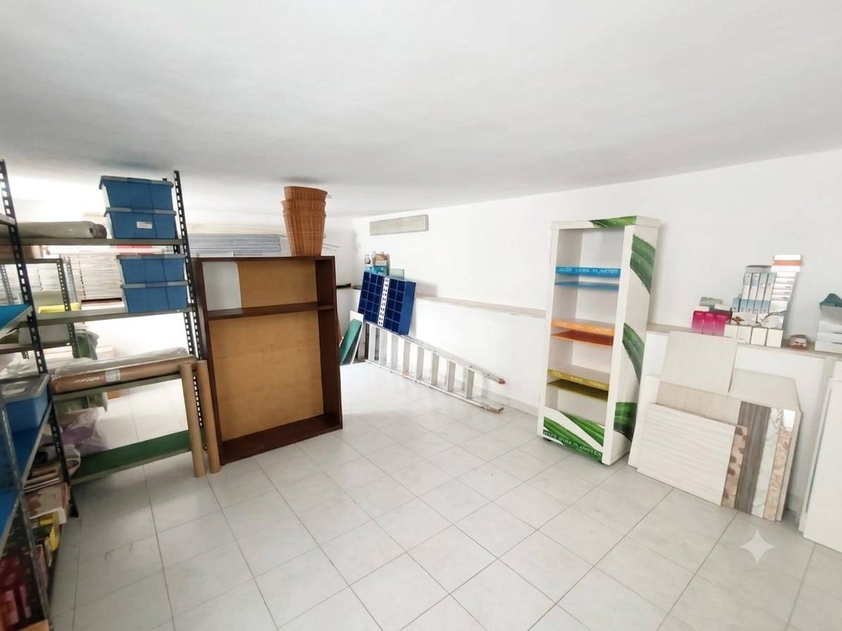 Locale commerciale in affitto a Pomigliano d'Arco