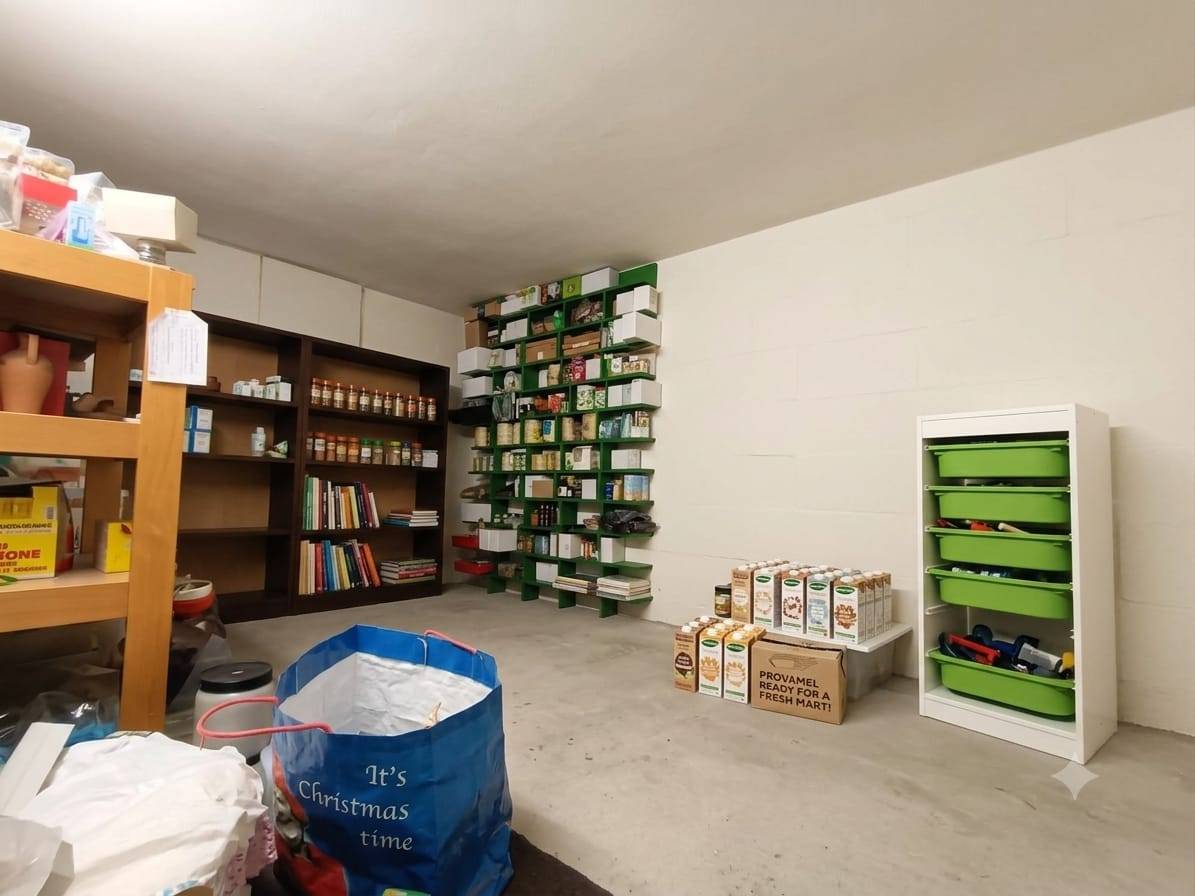 Locale commerciale in affitto a Pomigliano d'Arco