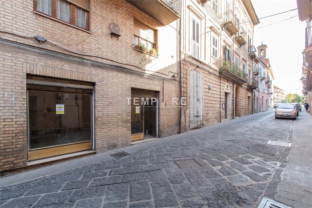 Locale commerciale in vendita a Lanciano