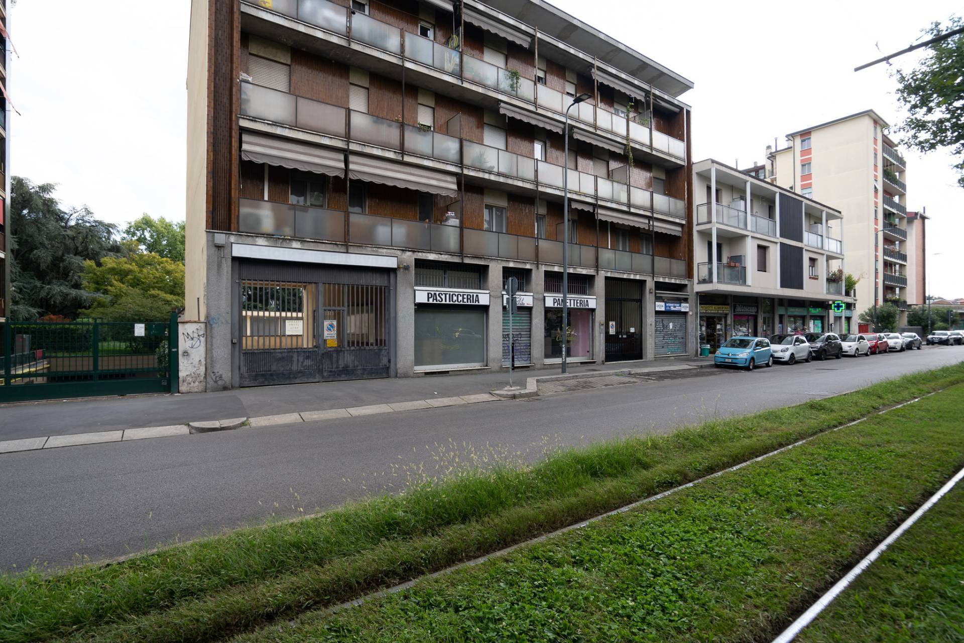 Struttura Commerciale in vendita a Milano, Chiesa Rossa, Cermenate, Ripamonti