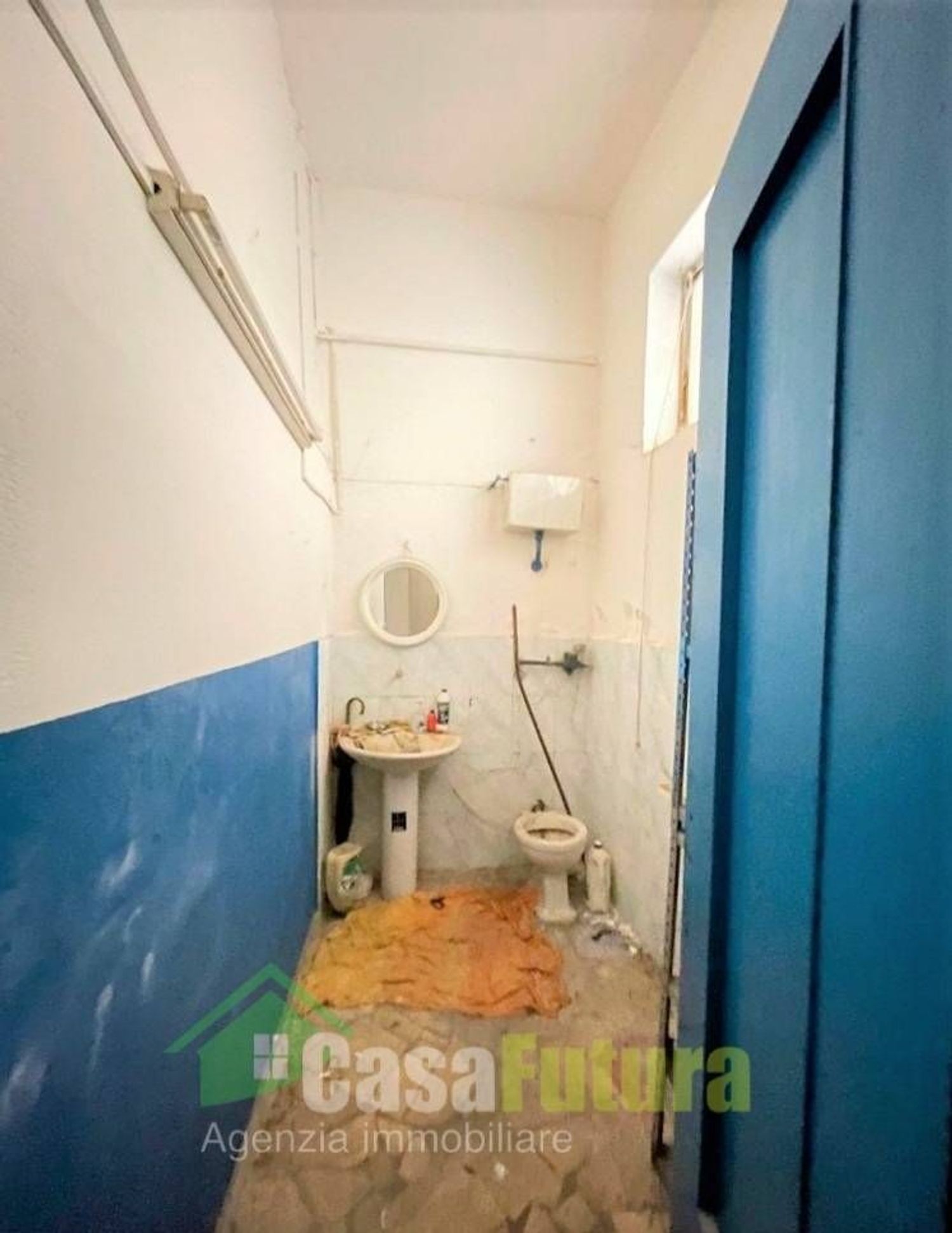 Locale commerciale in vendita a Napoli, Secondigliano