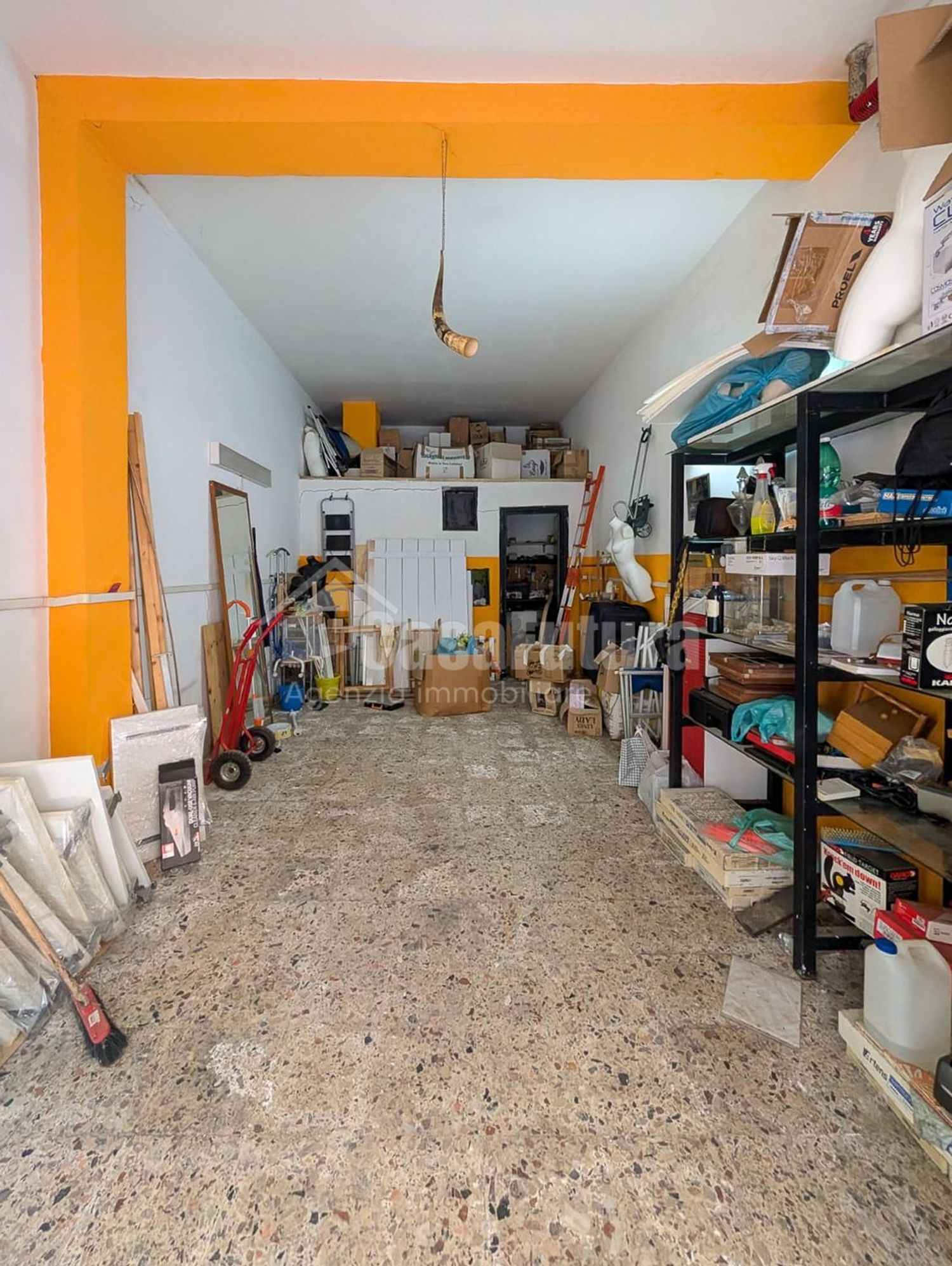 Locale commerciale in vendita a Napoli, Secondigliano