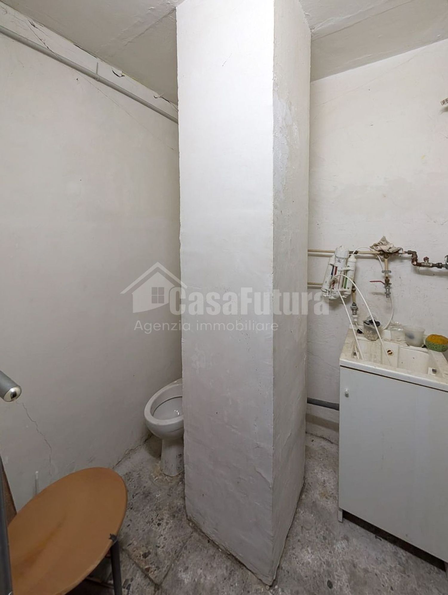 Locale commerciale in vendita a Napoli, Secondigliano