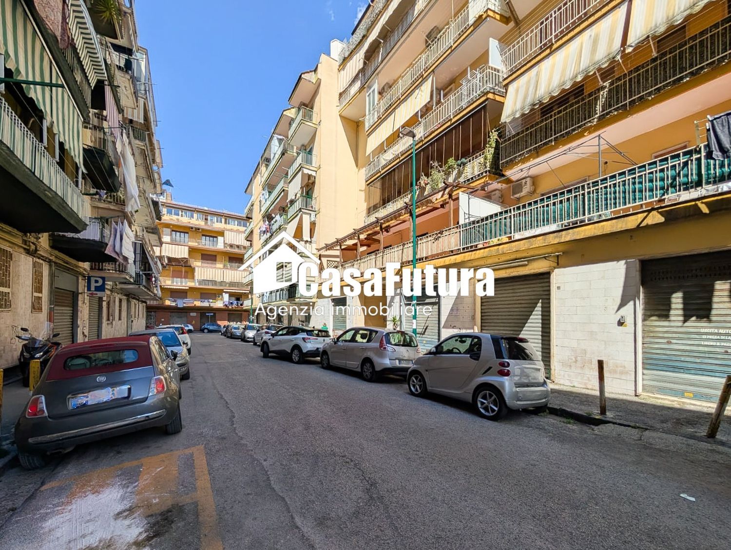 Locale commerciale in vendita a Napoli, Secondigliano
