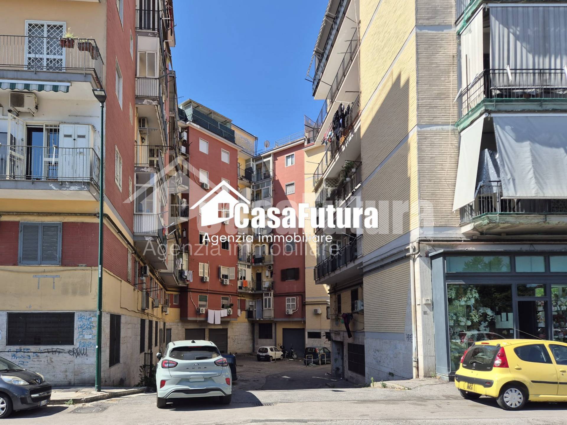 Box o garage in vendita a Napoli, Secondigliano