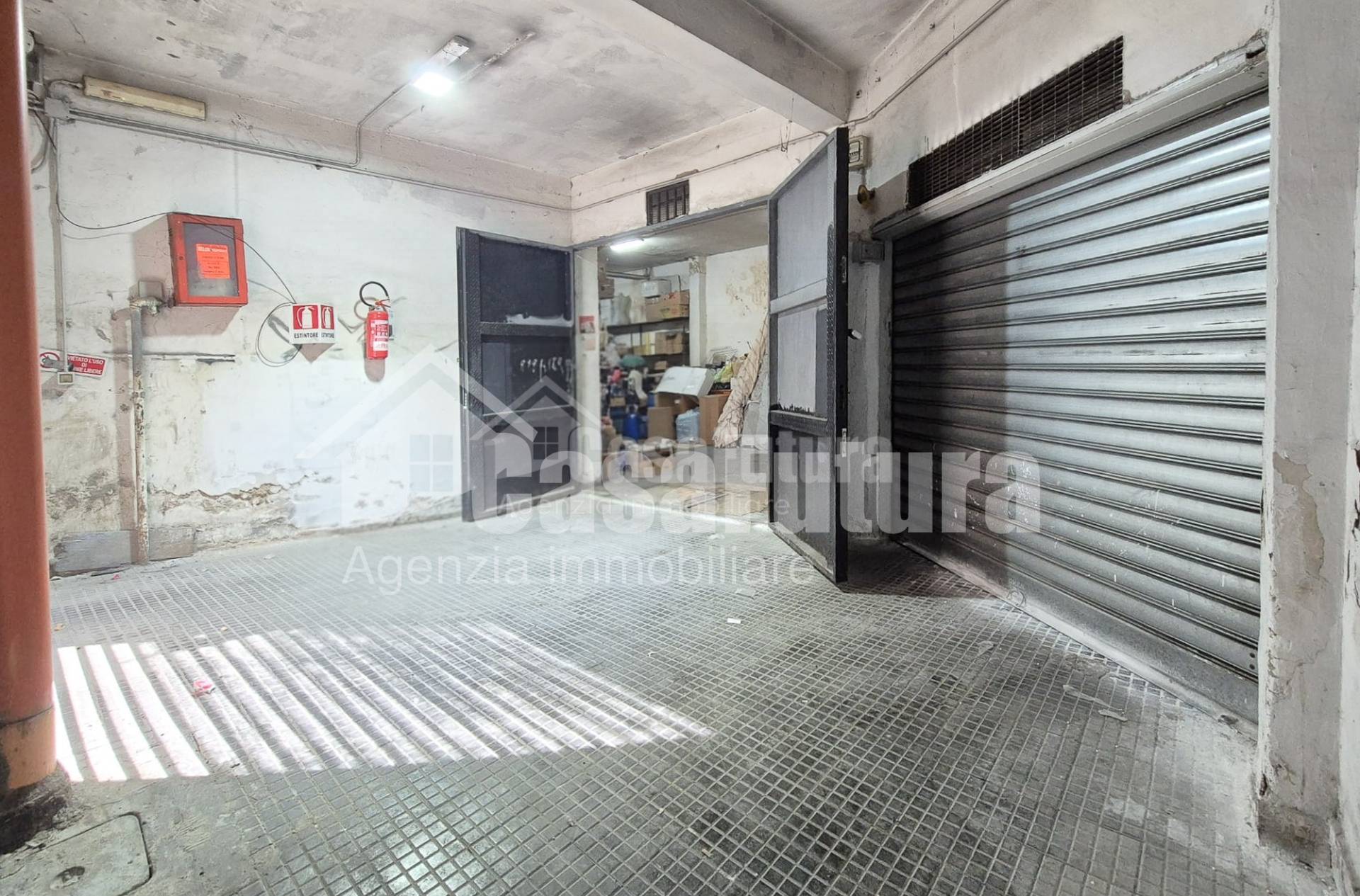 Box o garage in vendita a Napoli, Secondigliano