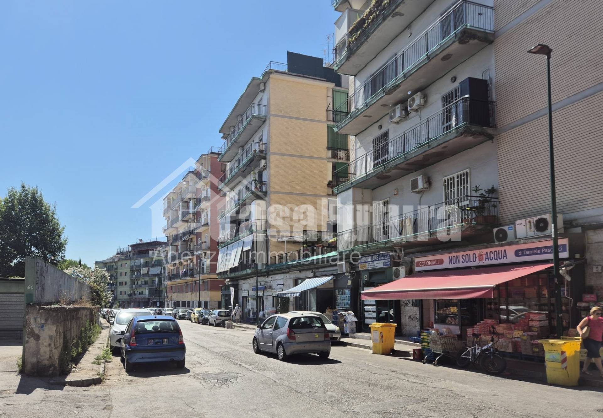 Box o garage in vendita a Napoli, Secondigliano