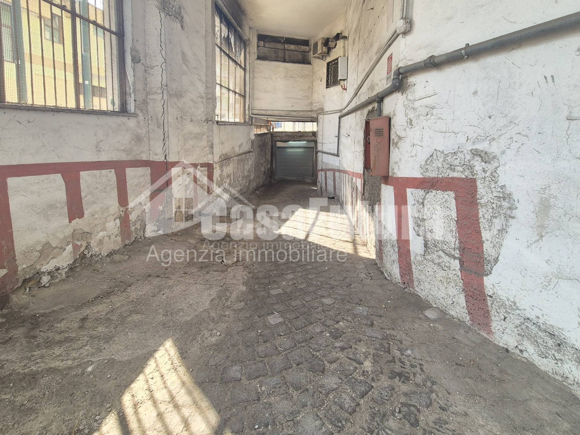 Box o garage in vendita a Napoli, Secondigliano