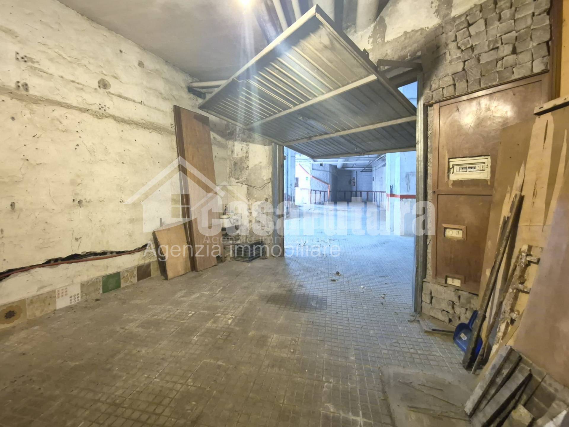 Box o garage in vendita a Napoli, Secondigliano