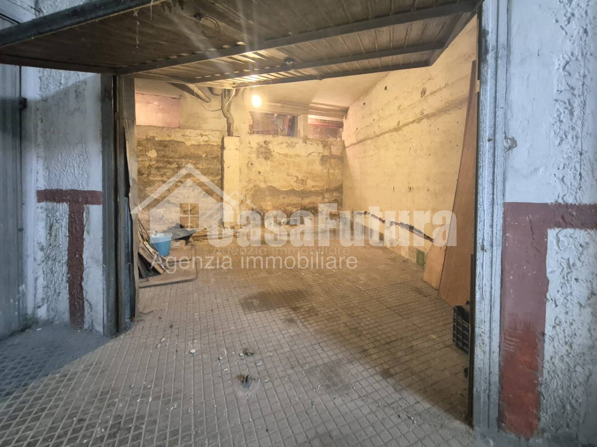 Box o garage in vendita a Napoli, Secondigliano