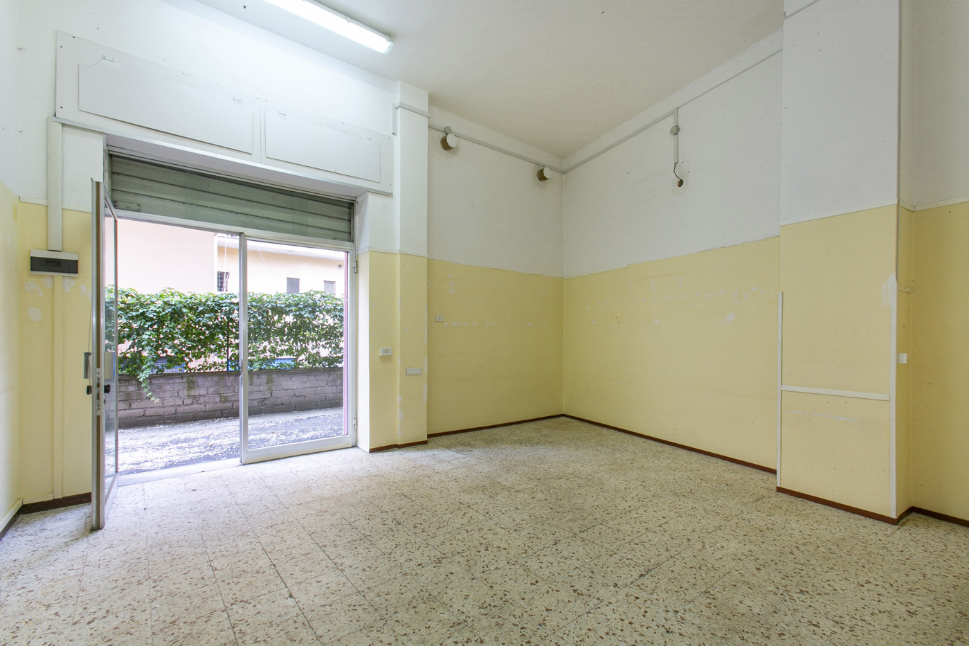 Negozio in vendita a Pomezia