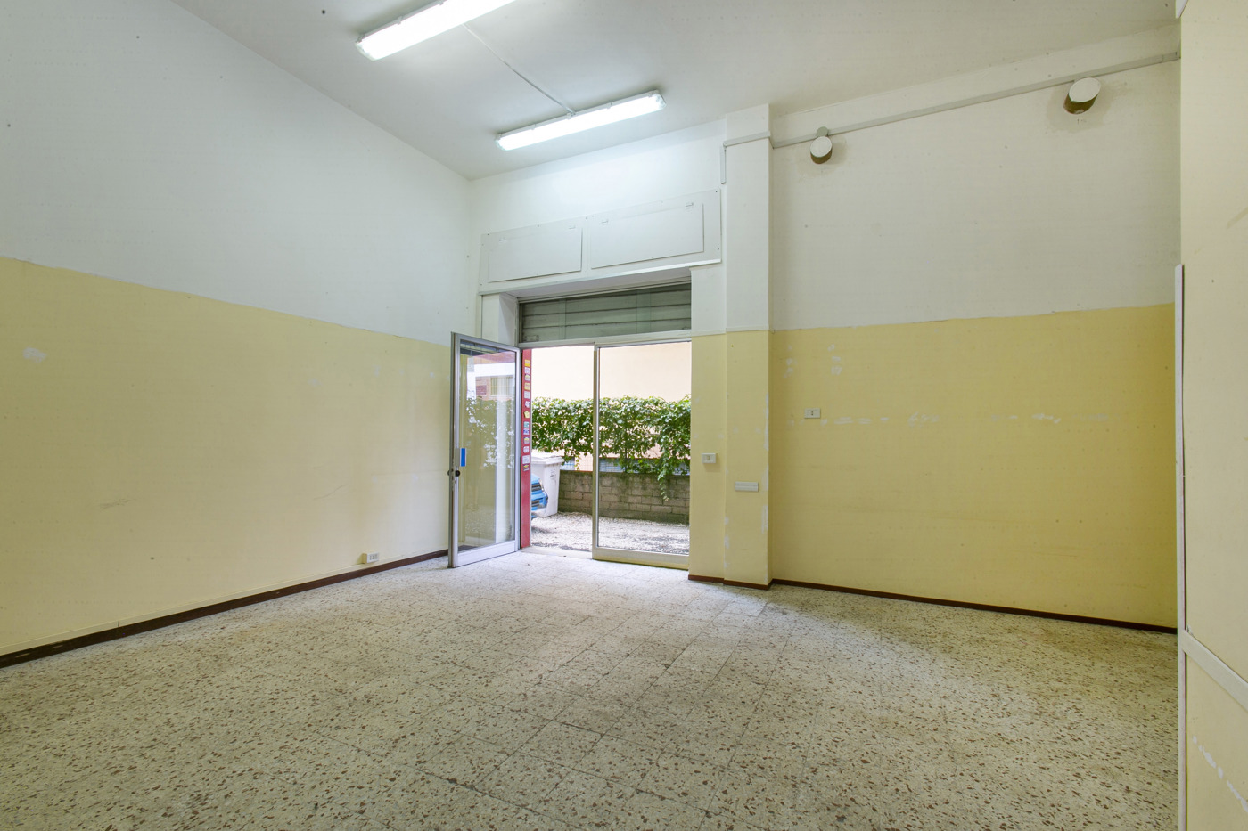 Negozio in vendita a Pomezia