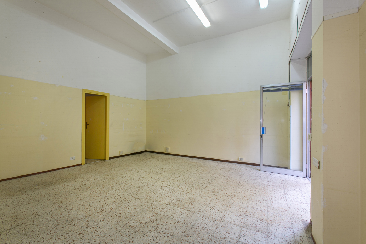 Negozio in vendita a Pomezia