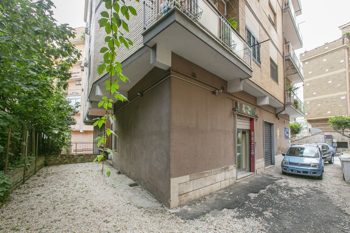 Negozio in vendita a Pomezia