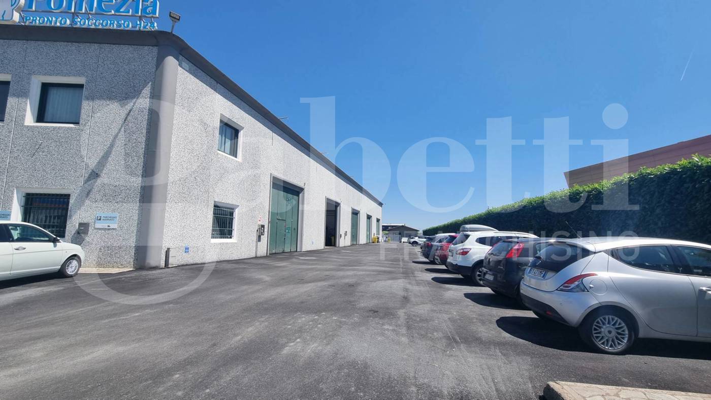 Capannone in affitto a Pomezia
