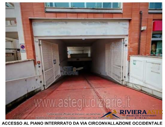 Box/Garage 20mq in vendita a Rimini