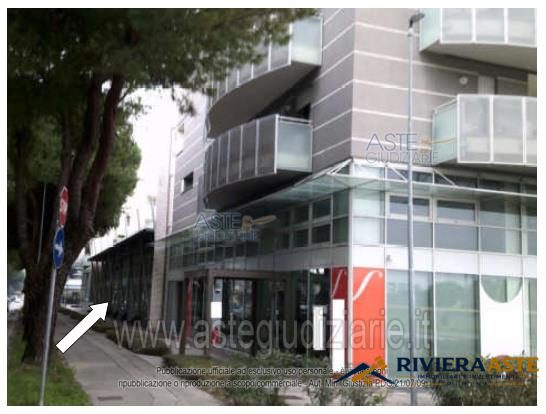 Locale commerciale in vendita a Riccione