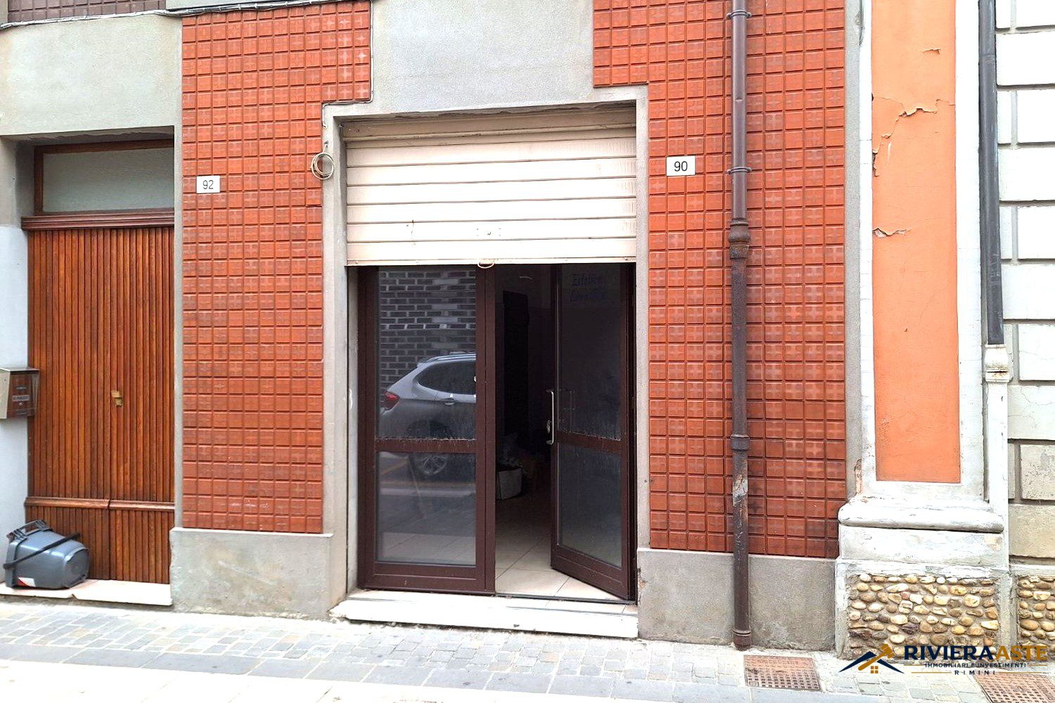 Locale commerciale in vendita a Meldola