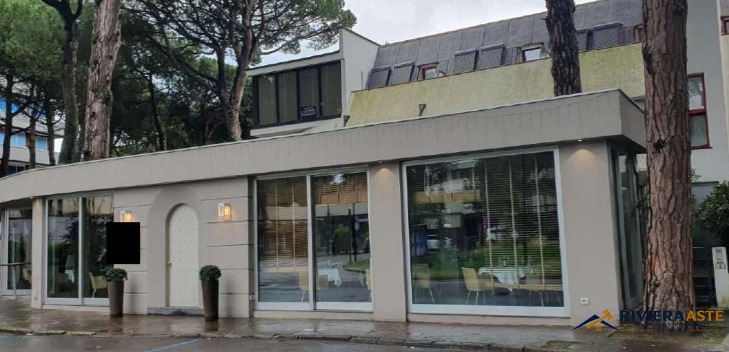 Locale commerciale in vendita a Cervia