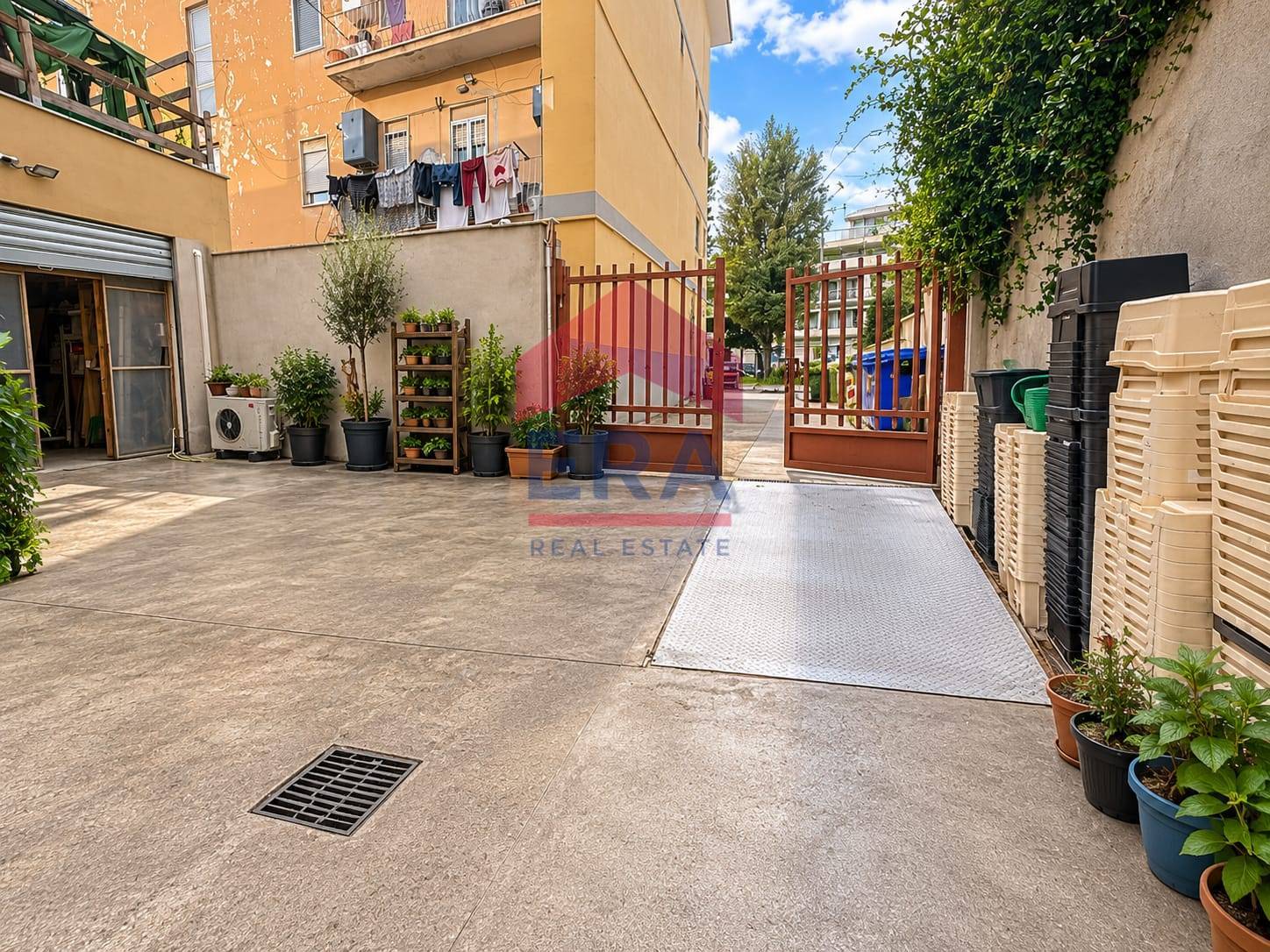 Commerciale Altro in vendita a Aprilia, Centro