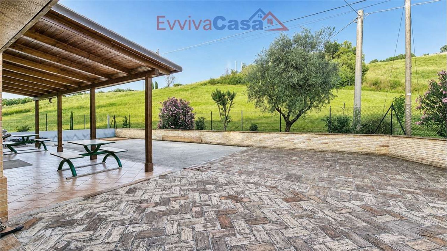 Rustico in vendita a Ostra Vetere