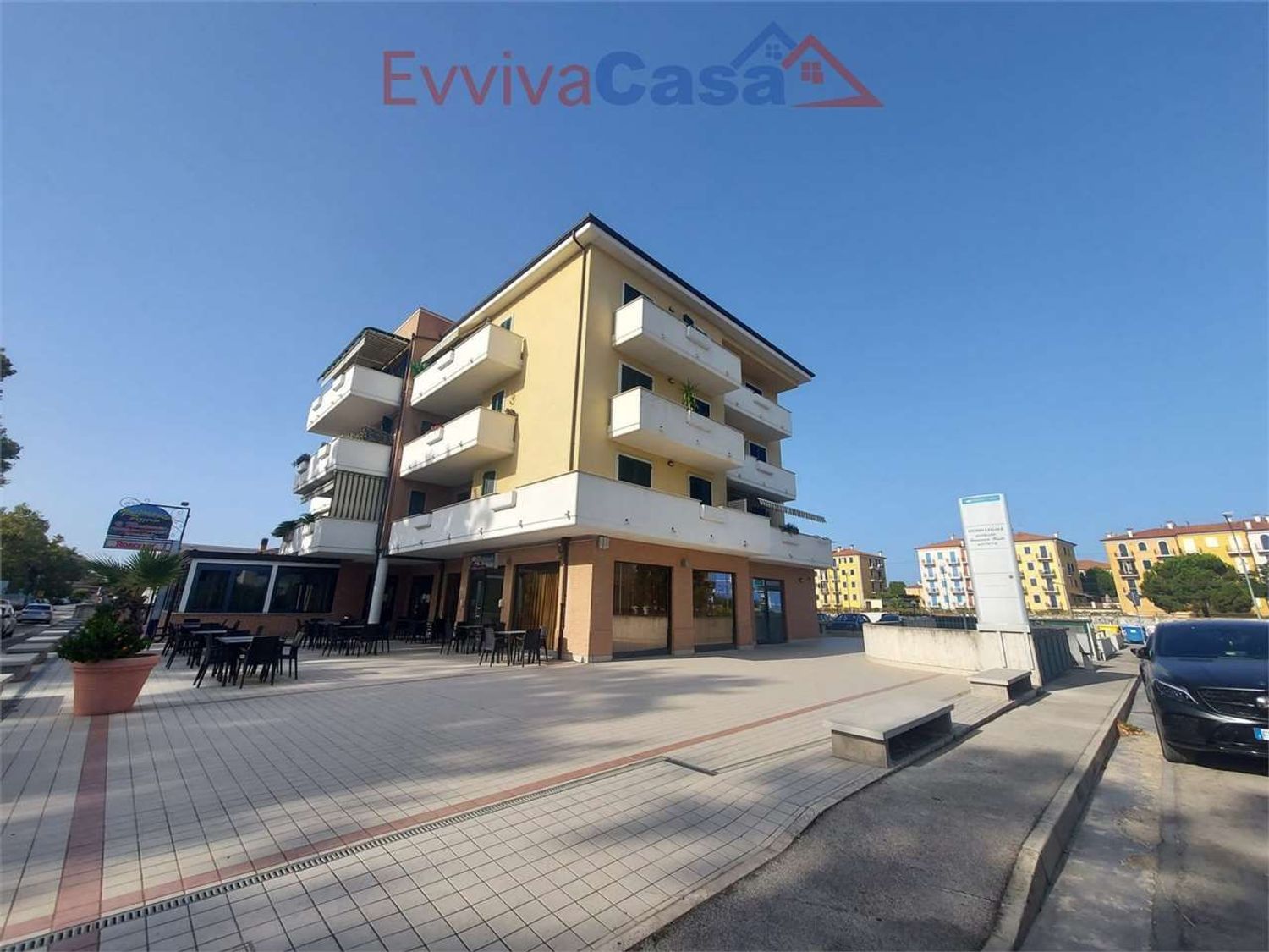 Locale commerciale in vendita a Porto Recanati