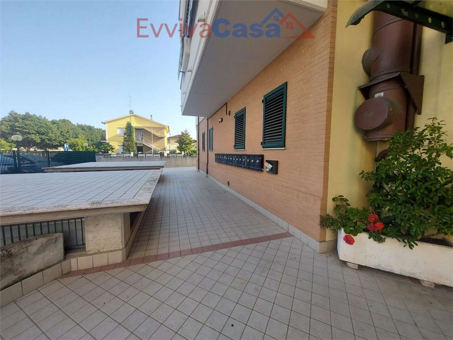 Locale commerciale in vendita a Porto Recanati