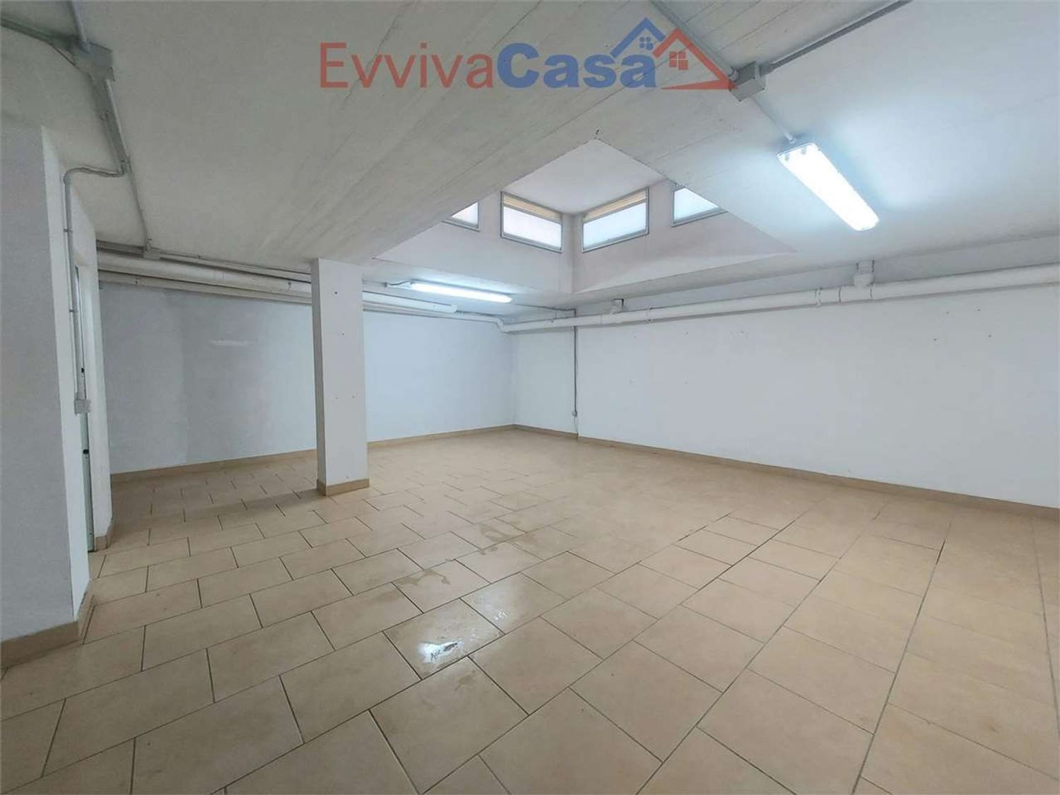 Locale commerciale in vendita a Porto Recanati