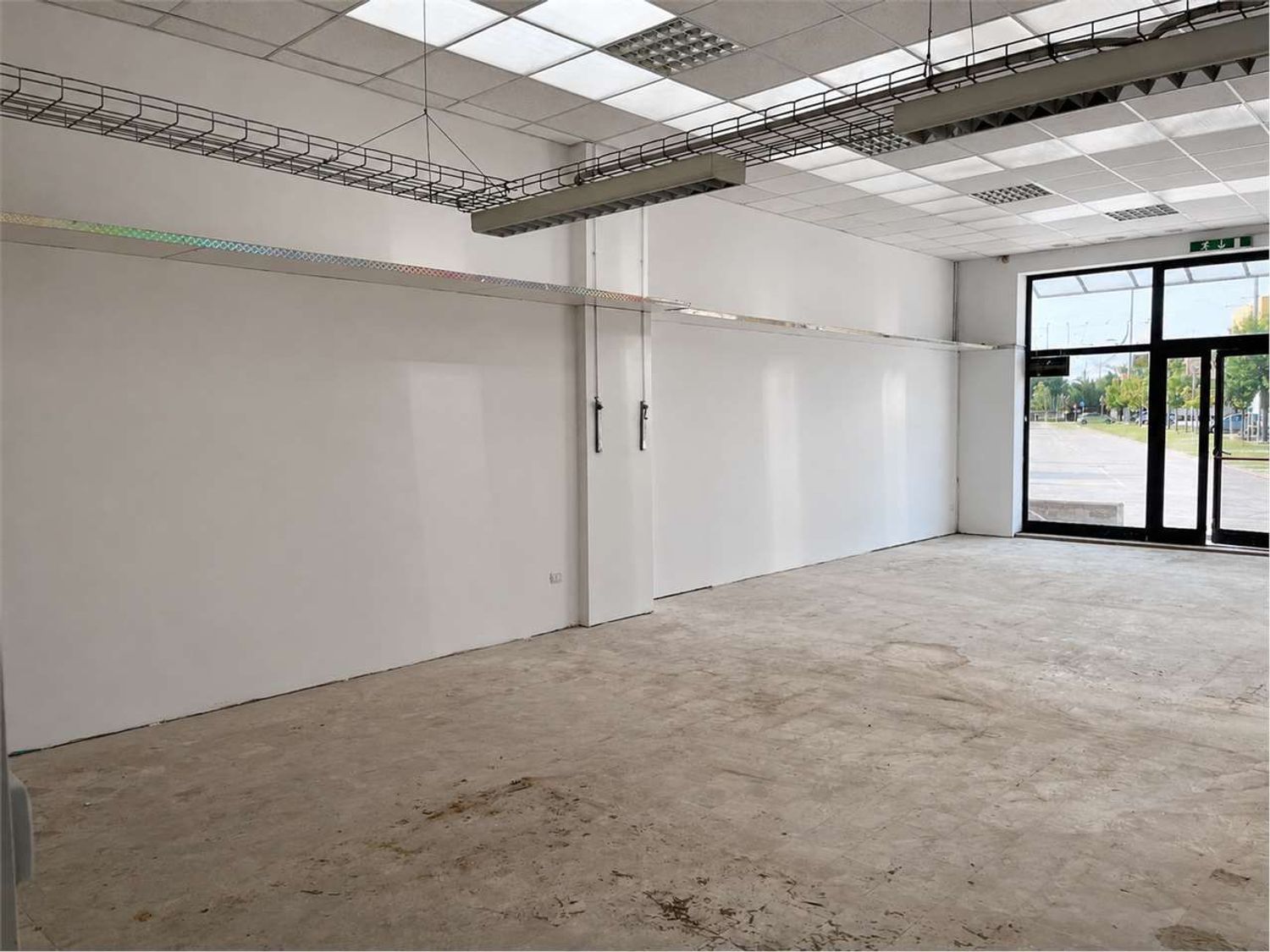 Locale commerciale in affitto a Ancona