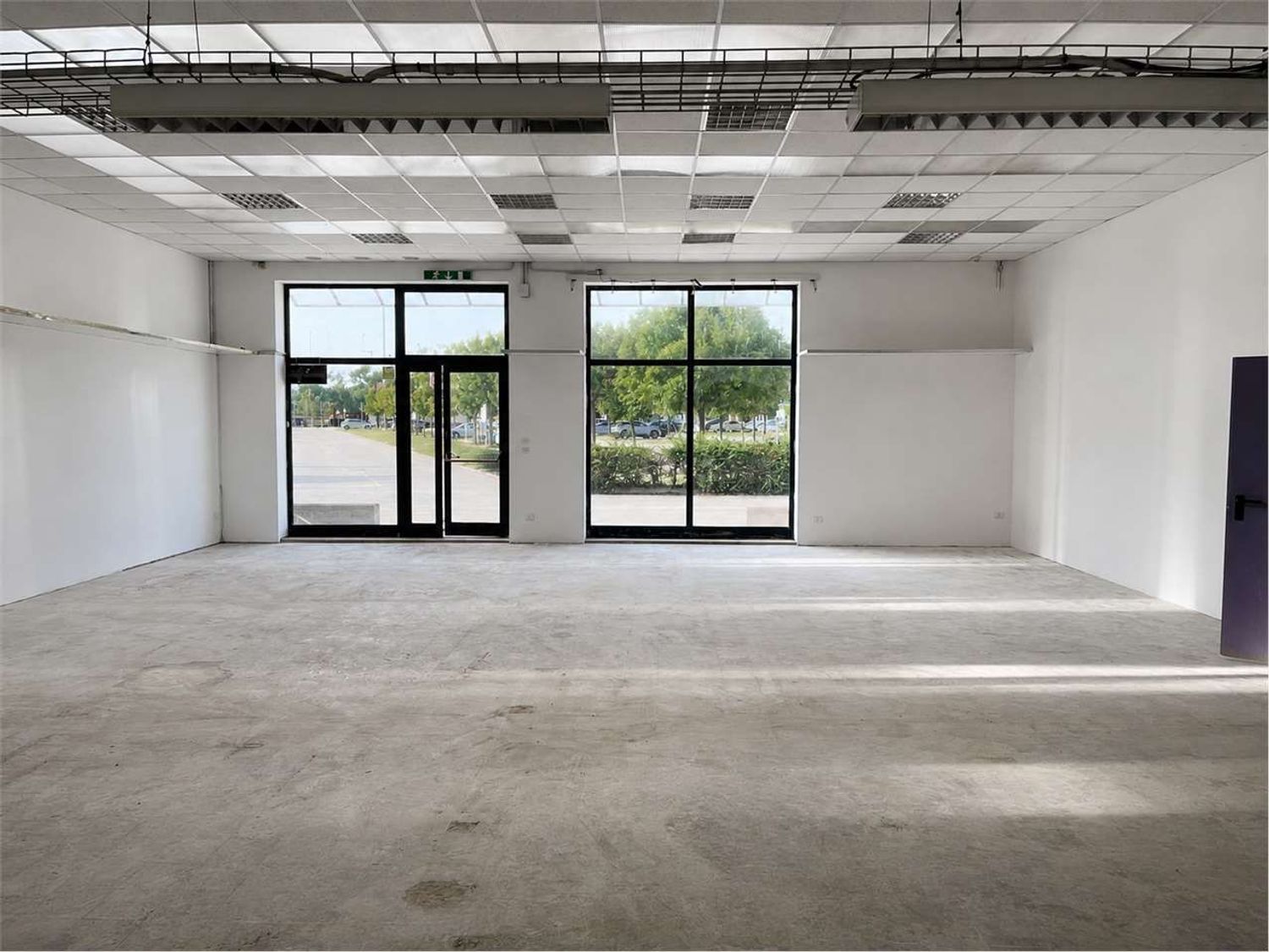 Locale commerciale in affitto a Ancona