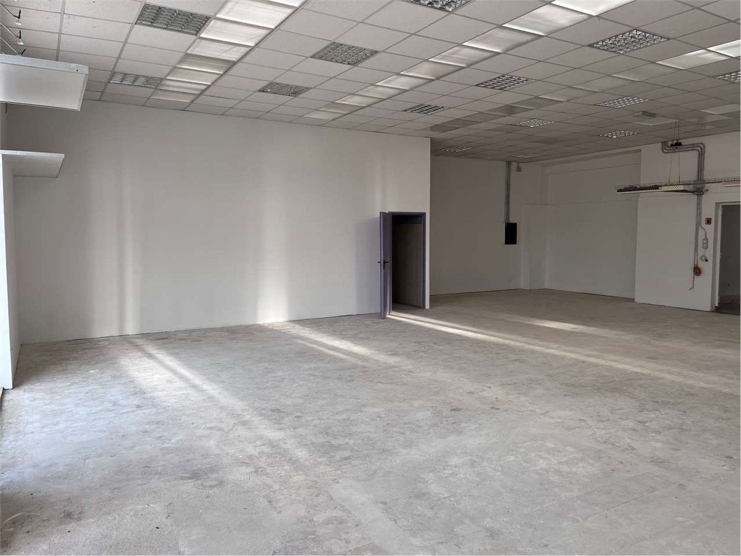 Locale commerciale in affitto a Ancona