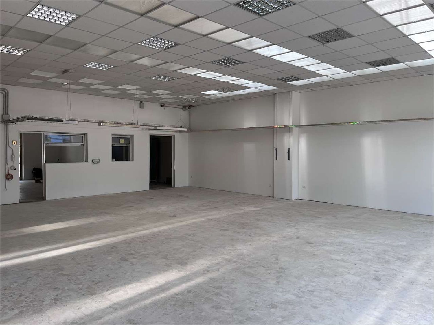 Locale commerciale in affitto a Ancona