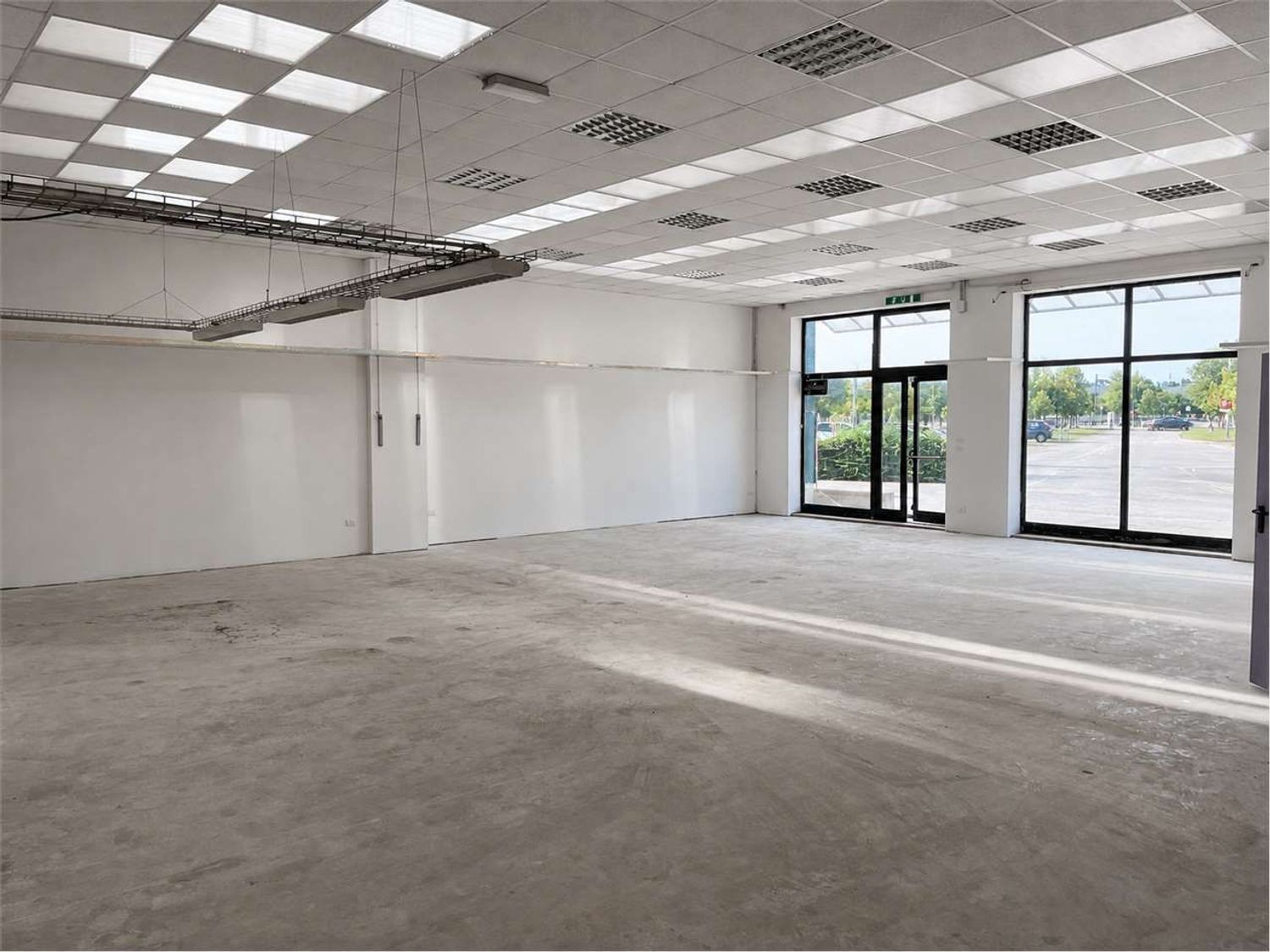 Locale commerciale in affitto a Ancona
