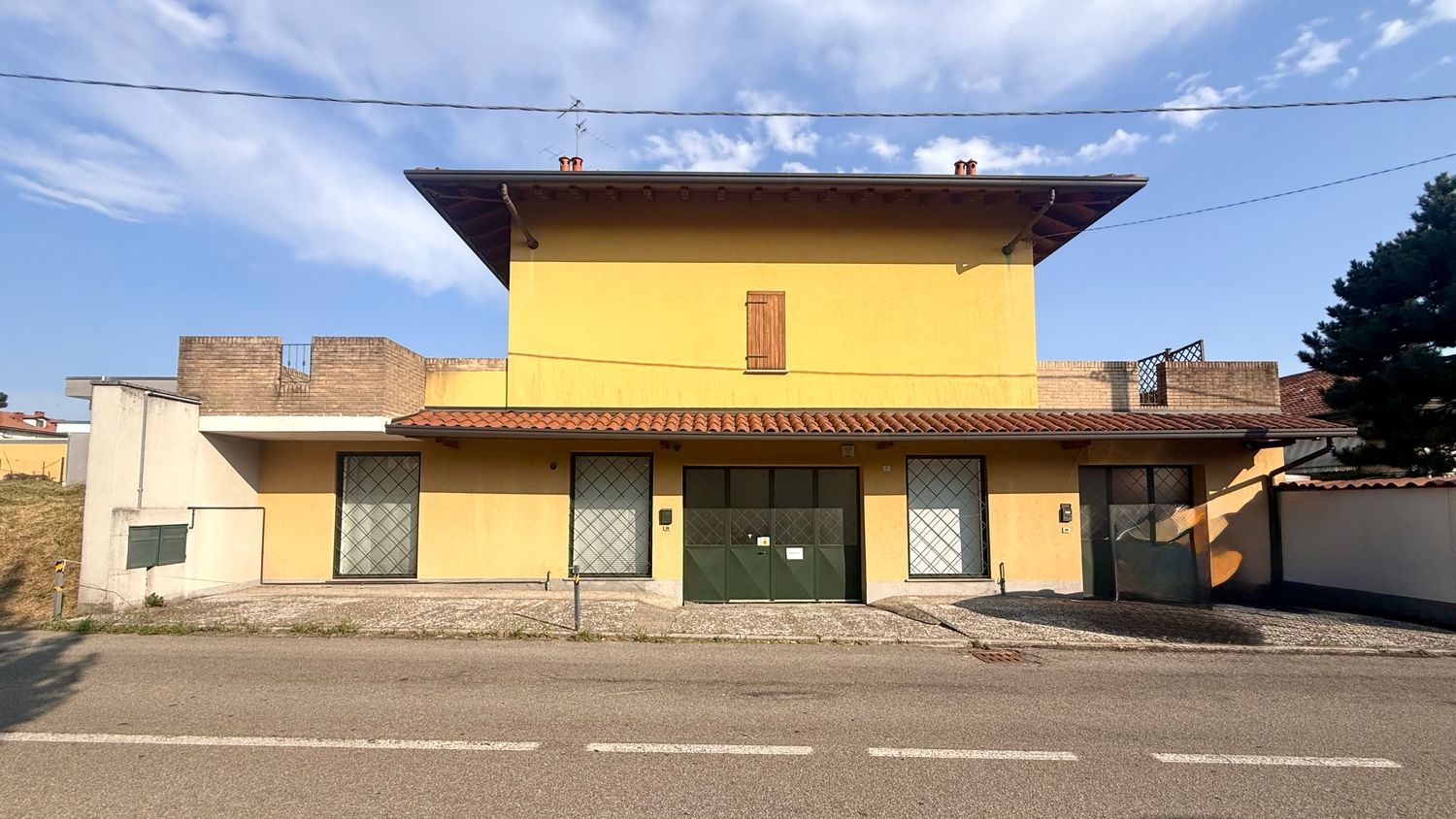 Locale commerciale in vendita a Guanzate